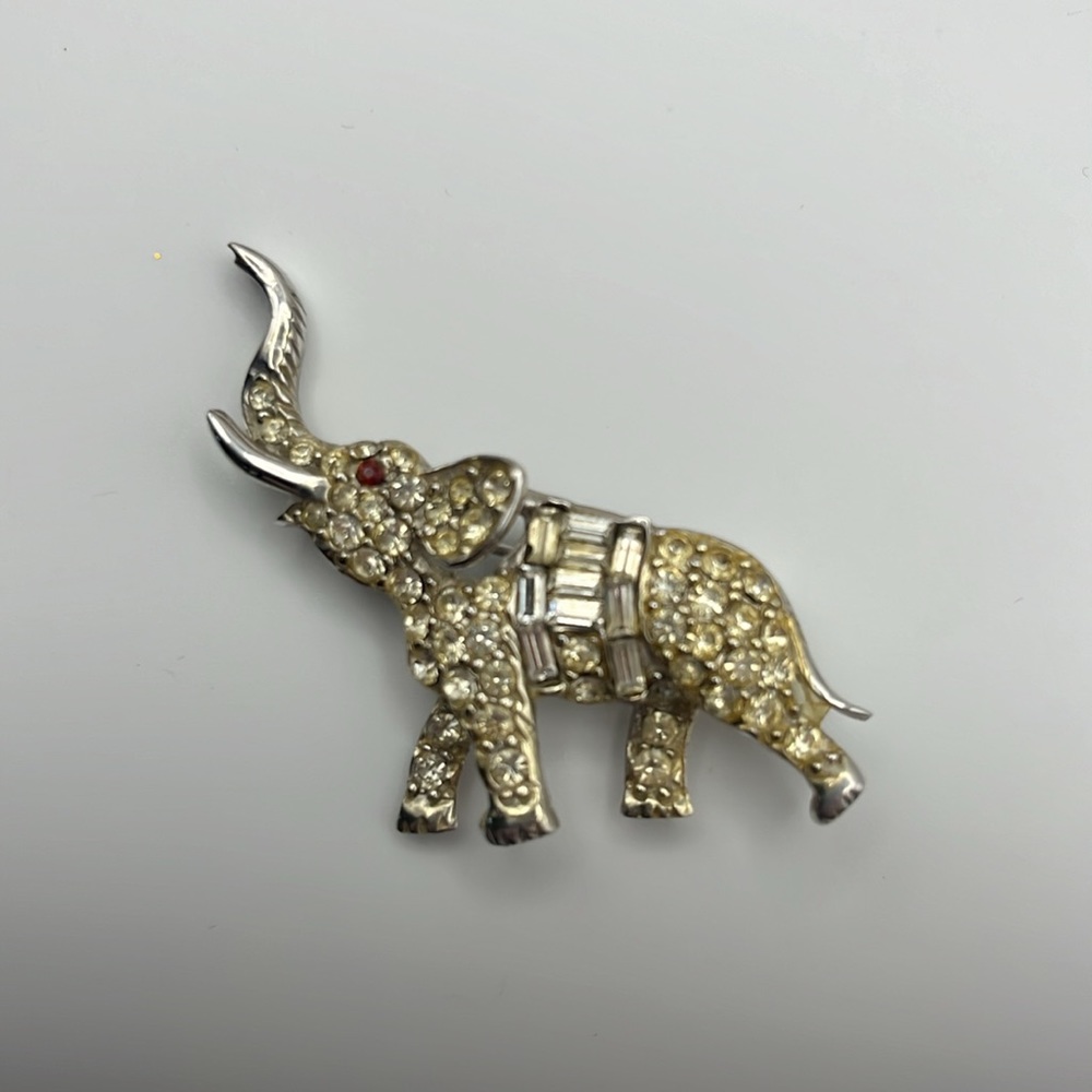 Vintage Rhinestone Donkey Elephant Penguin Dog & Bee (Signed Kramer) Brooch lot - Picture 4 of 11